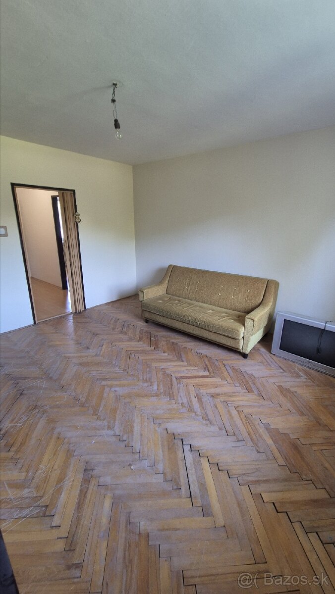 Na predaj 2 izbový byt v Ladcoch - 11