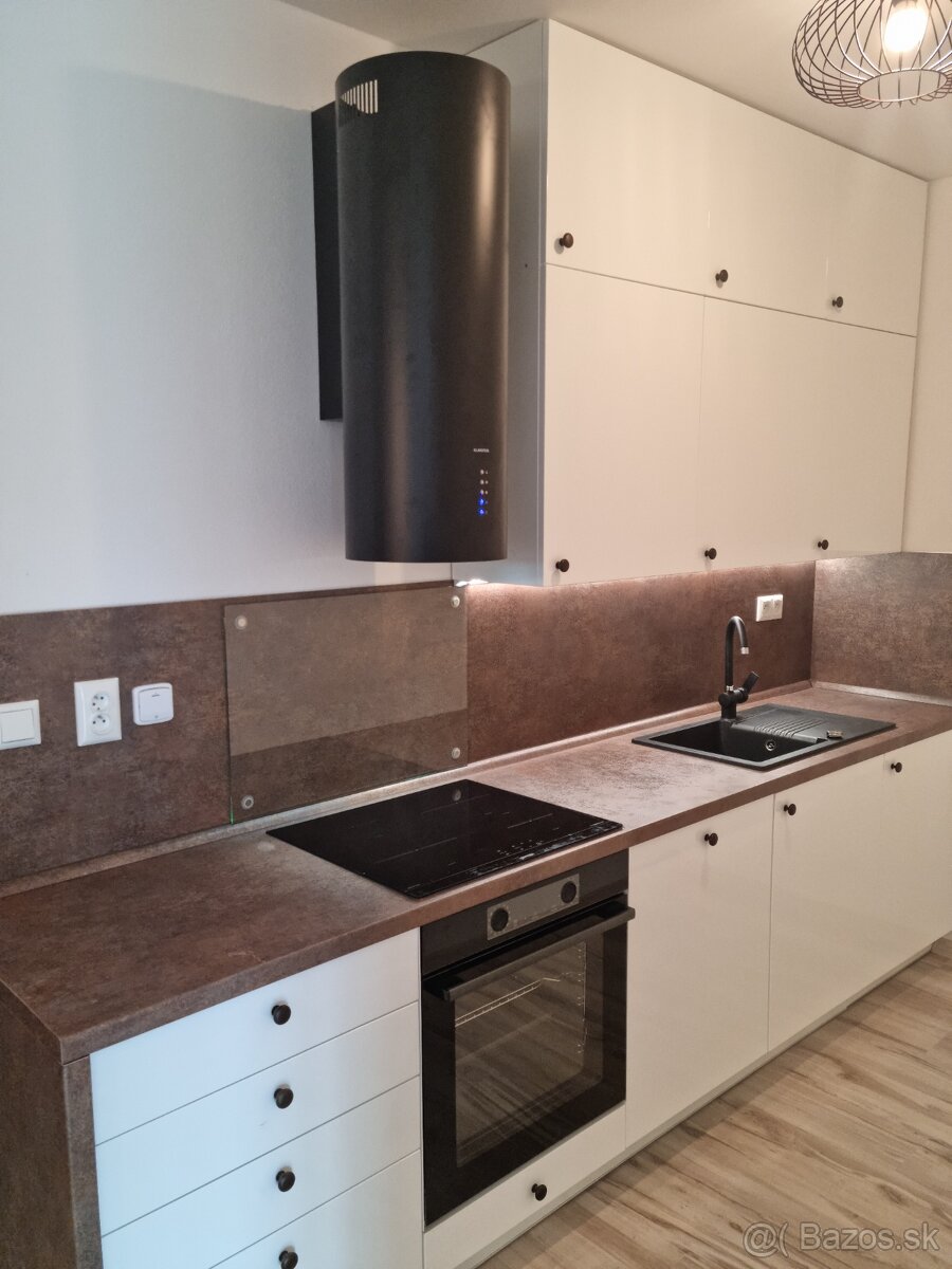 Prenajmem 2 izbový byt v centre LM - 11