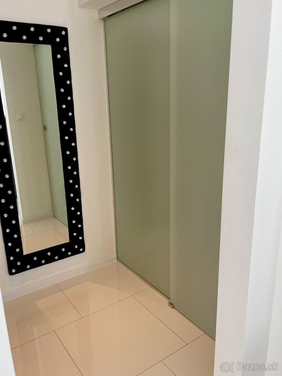 Exkluzívny 2-izbový byt s terasou, záhradkou a panoramatický - 11