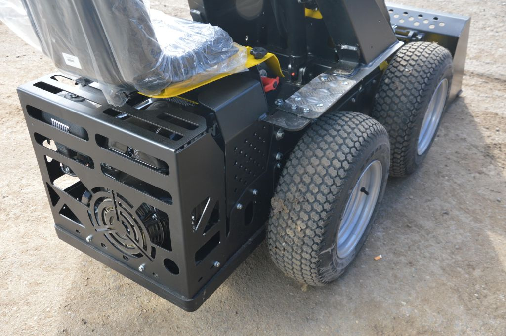 Predám mininakladač TUR N520 Briggs & Stratton 14HP - 11