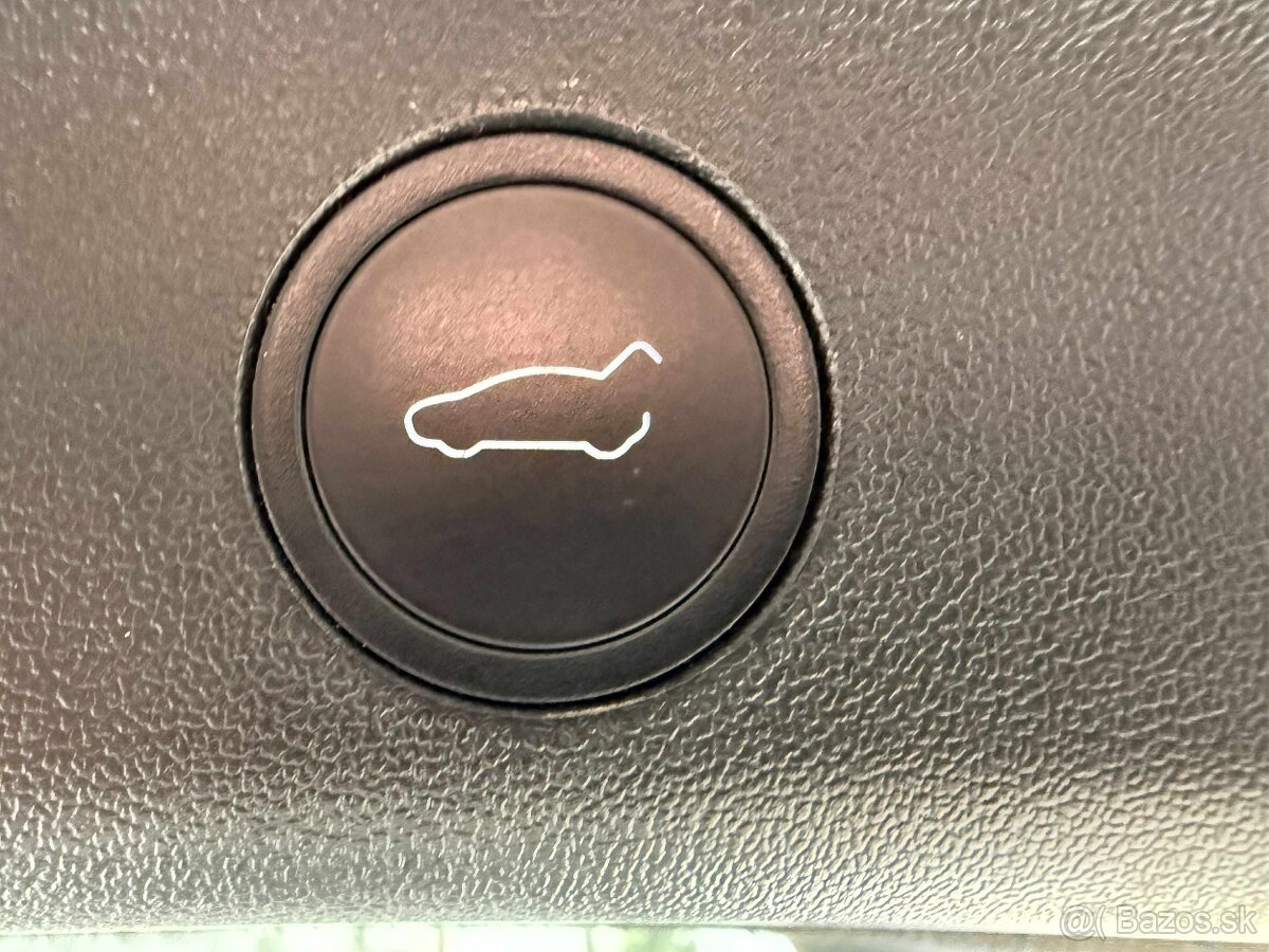 Tesla Model Y Performance Dual Motor - 11