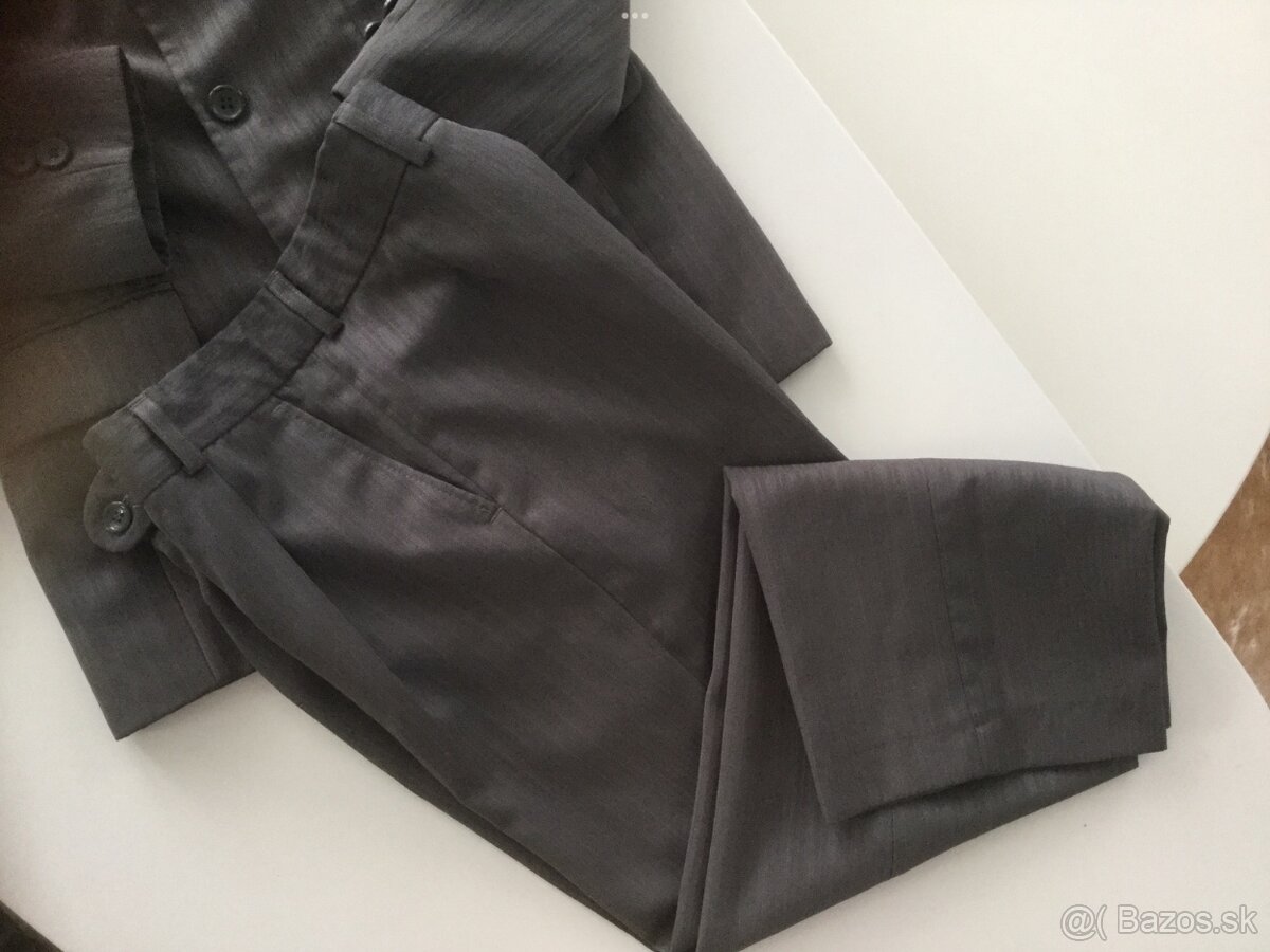 Kvalitny oblek v.134 obleceny 2 razy - 11