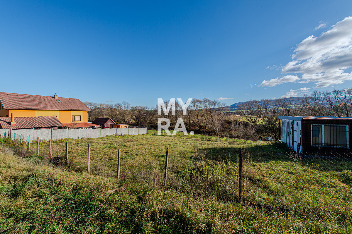 Stavebný pozemok 961 m² s projektom a stavebným povolením, K - 11