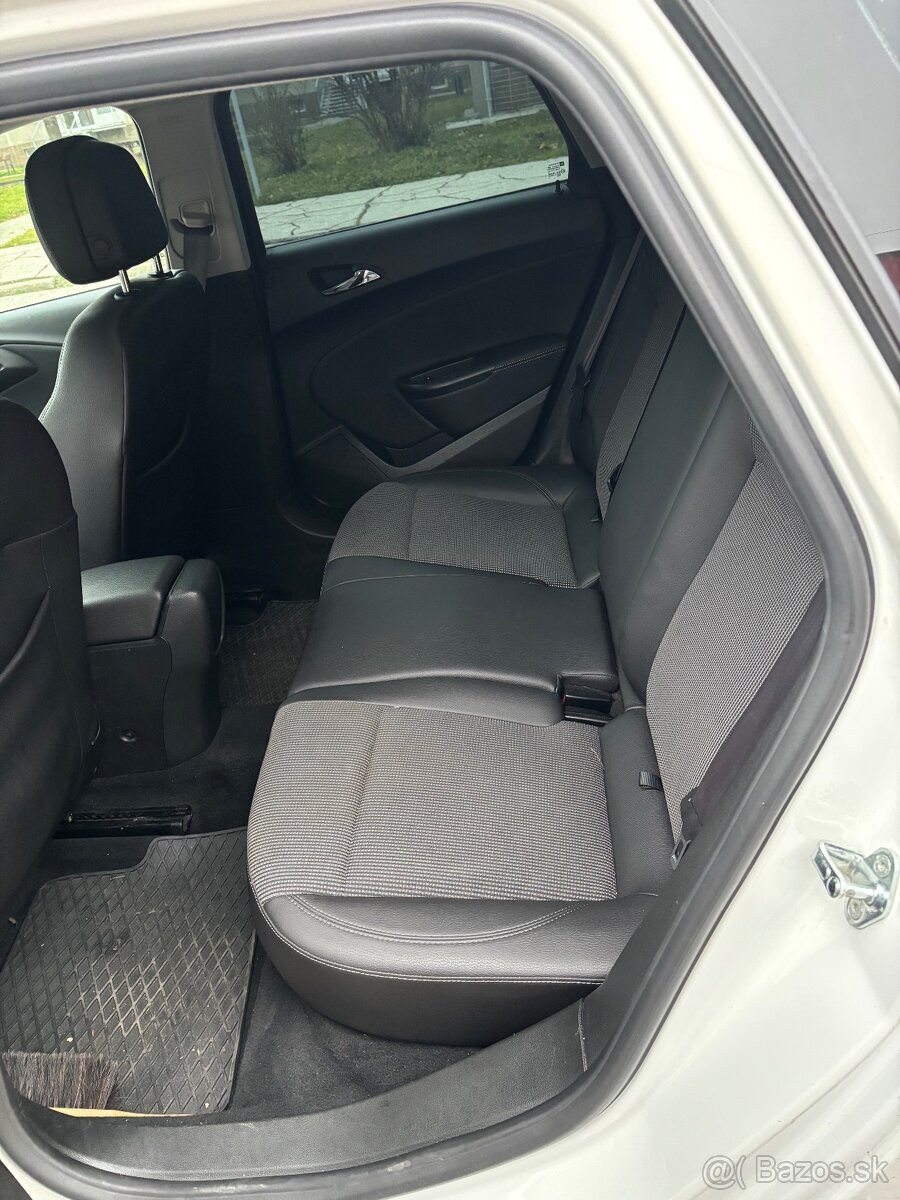 Predám Opel Astra 1.7 CDTi kombi - 11