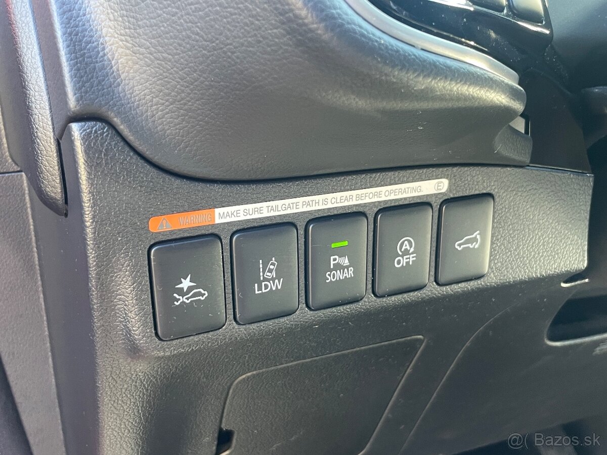 Mitsubishi Outlander 4x4 benzin automat SK 7 miest 2019 - 11