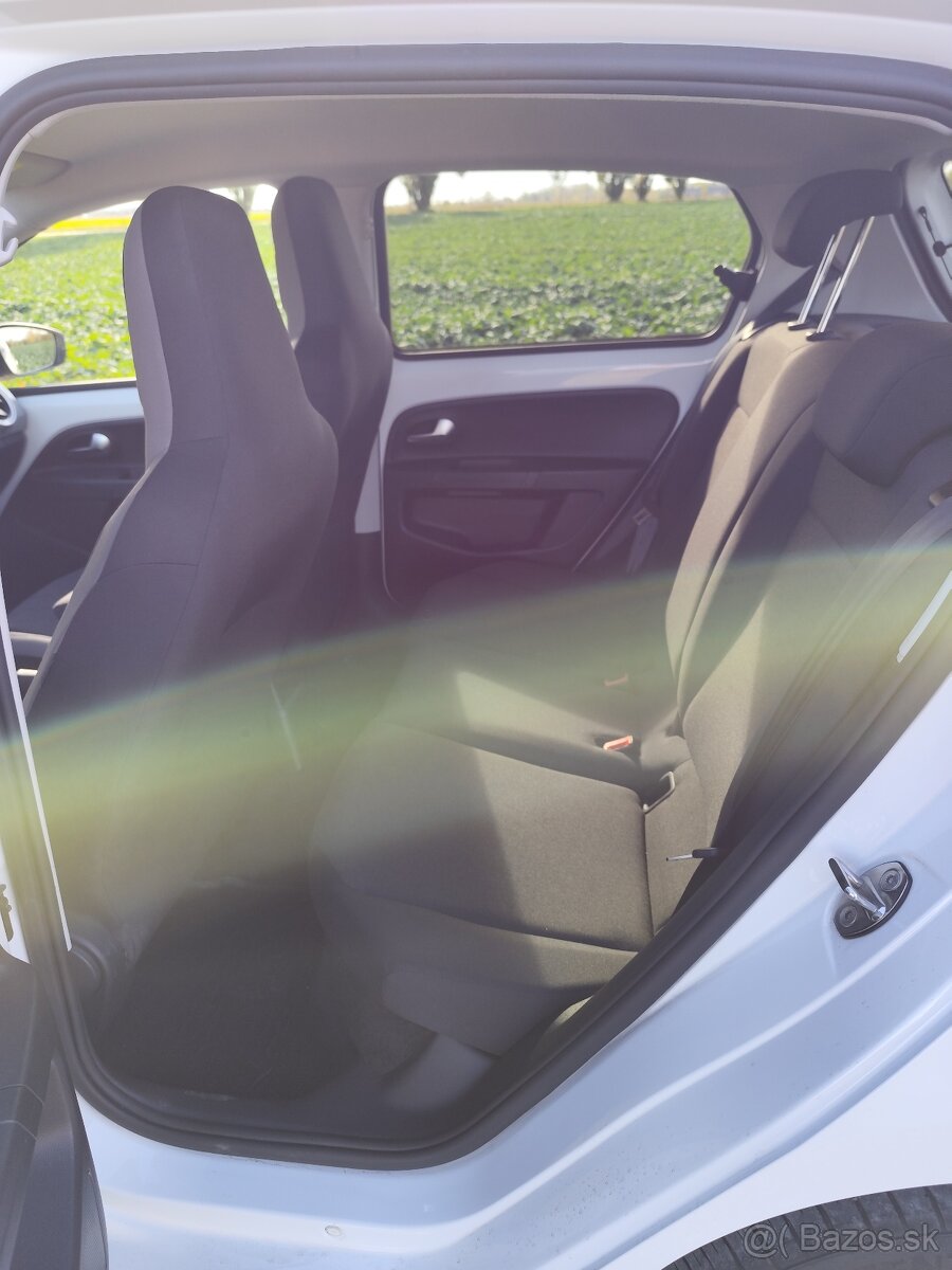 Volkswagen e-Up 61 kW - 11