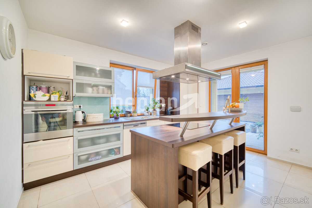 Na predaj kompletne zariadený rodinný dom vo Veľkom Bieli - 11