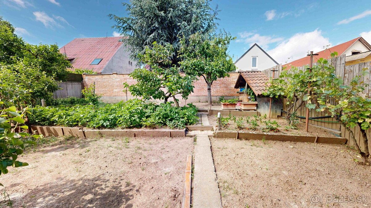 EXKLUZÍVNE V RK CASMAR – Na predaj veľmi pekný rodinný dom v - 11