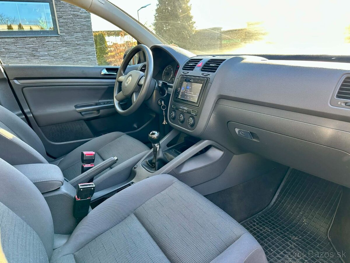 VW GOLF 5 . 1,6 benz - 11