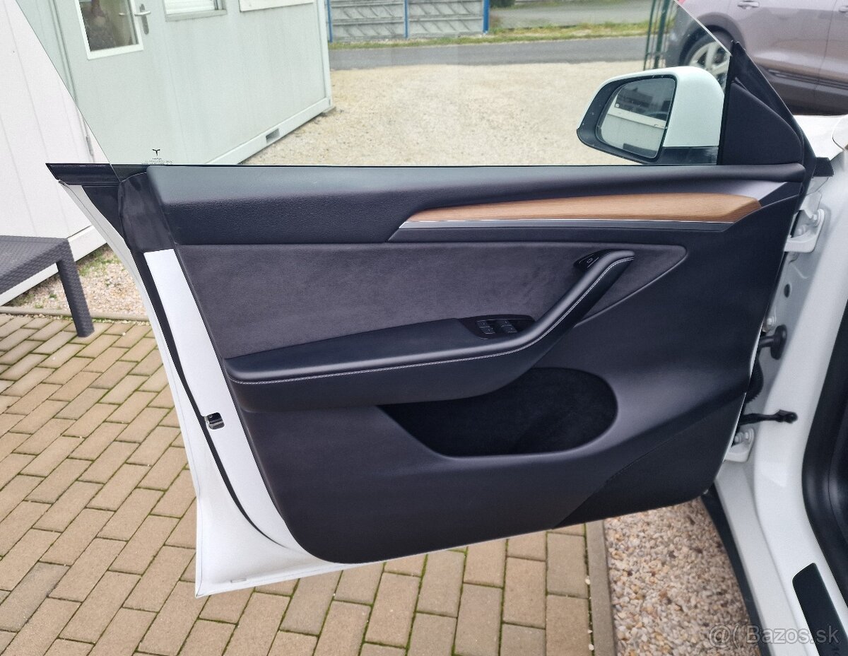 TESLA MODEL Y DUAL MOTOR LONG RANGE AWD - 11