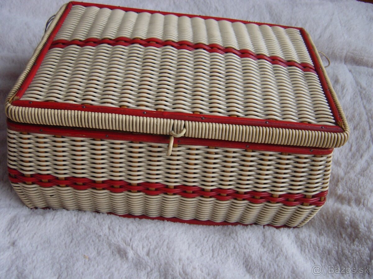 starozitna kuchynská váha a hudobný nástroj - 11