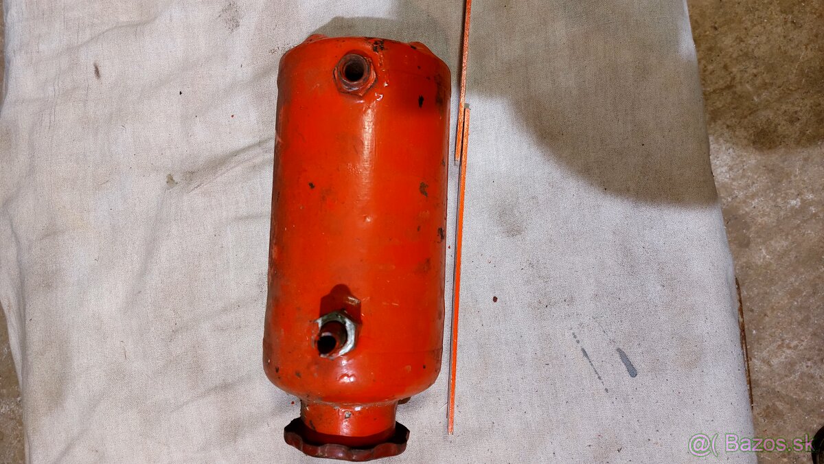 vzduchové filtre,kulisa radiacej paky,pedale,nadržka,brz.val - 11