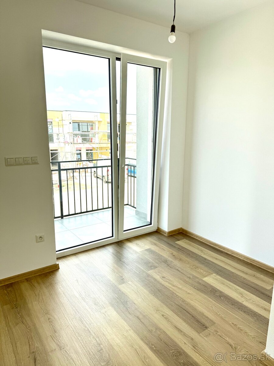 Trojizbový byt s balkónom - 11