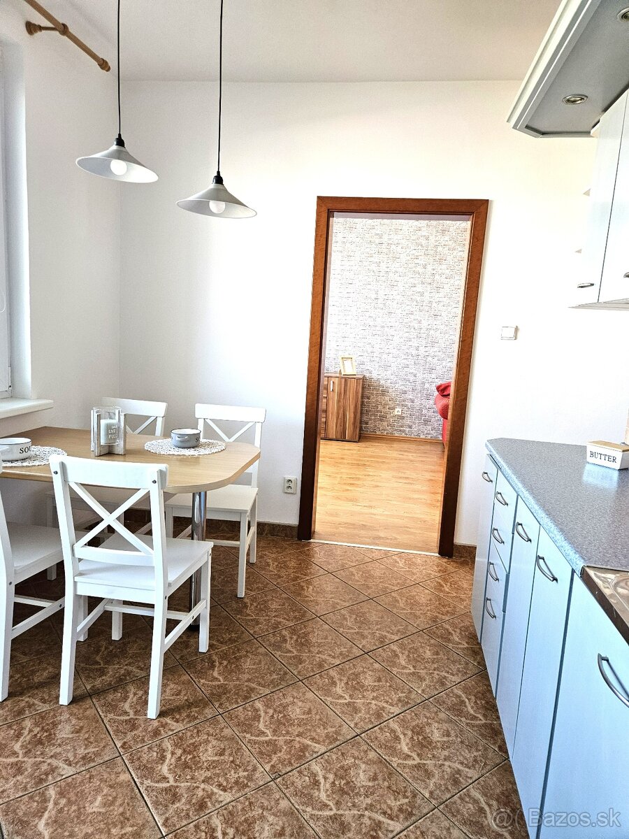 3,5 i byt sídlisko JUH/TOPOĽČANY, ul. Bazovského - 11