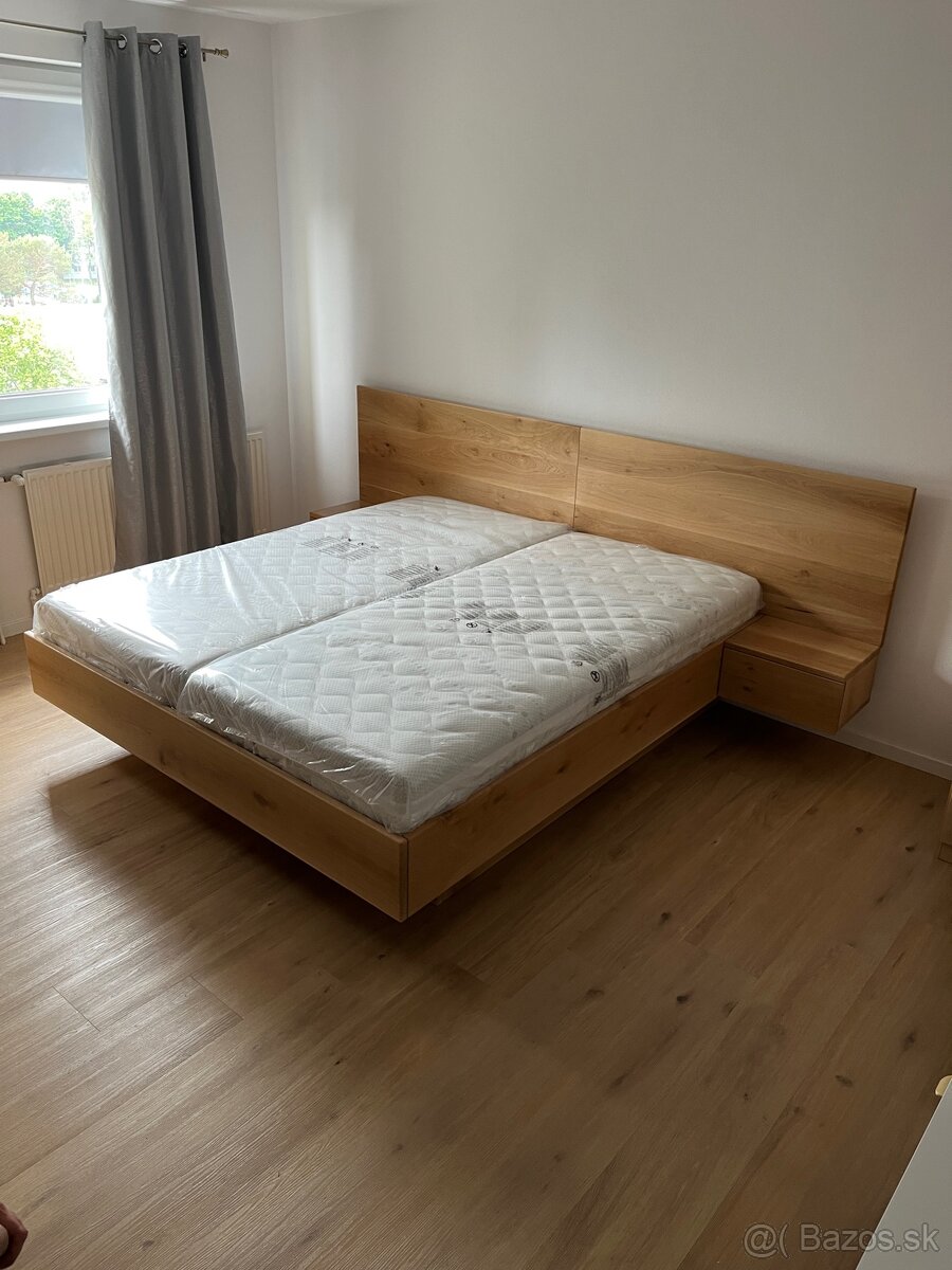 Levitujúca dubová posteľ - úložný priestor, nočné stolíky - 11