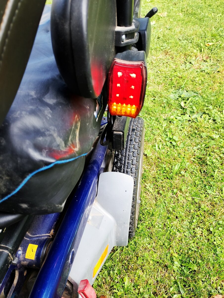 Elektricky invalidný vozík. - 11