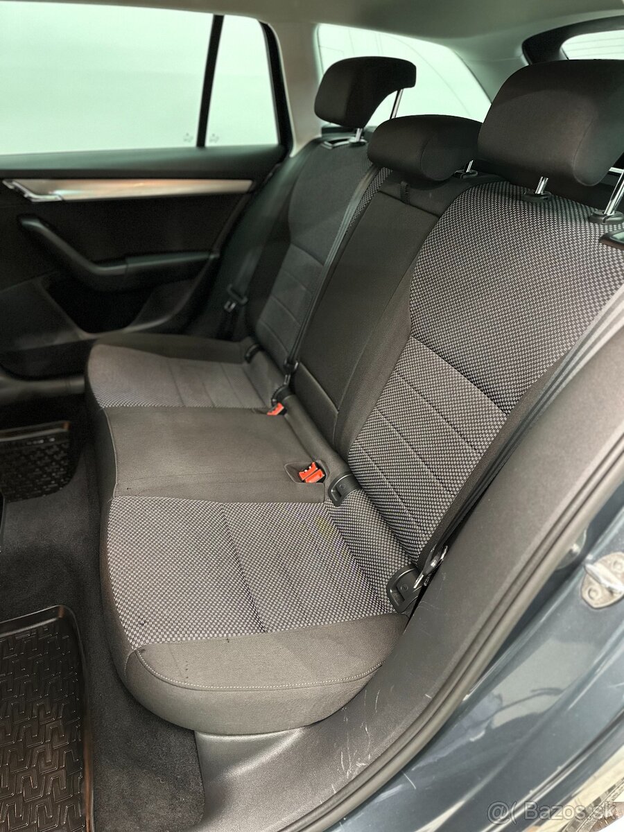 Volkswagen e-UP - 11