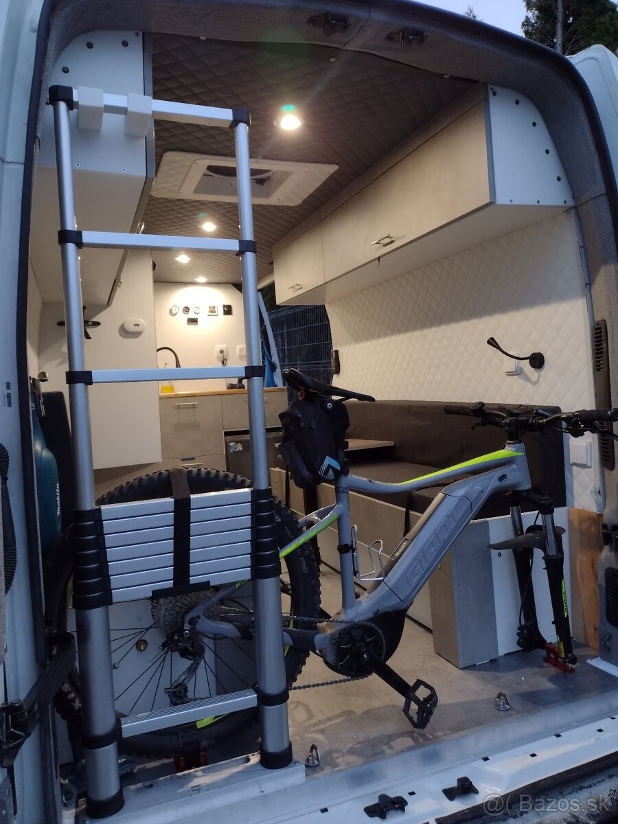 Renault Master Campervan - 11