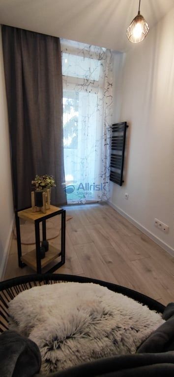 KRÁSNY ,KOMPLETNE ZREKONŠTRUOVANÝ 3,5IZB. BYT - SÚMRAČNÁ ULI - 11