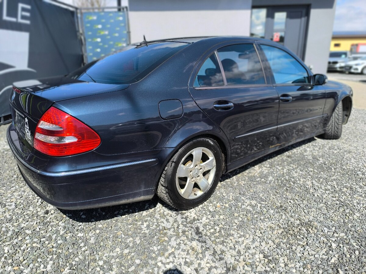 Mercedes-Benz E trieda Sedan 270 CDI - 11