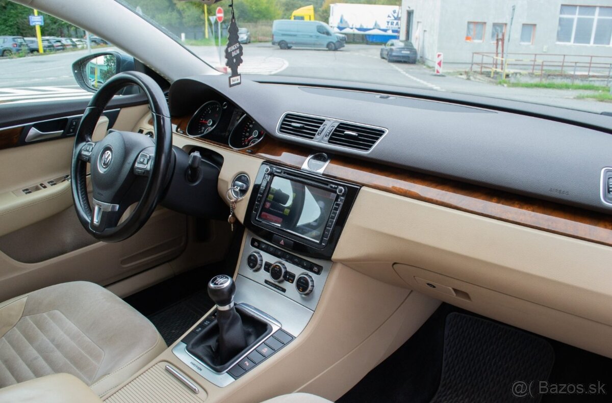 Volkswagen Passat Variant 2.0 TDI BMT Highline 4MOTION - 11
