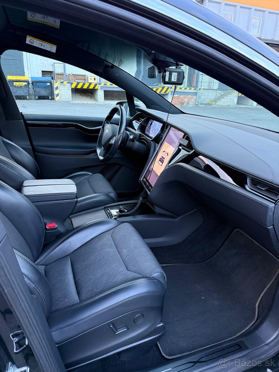 TESLA MODEL X 75D FREE SUPERCHARGING - 11