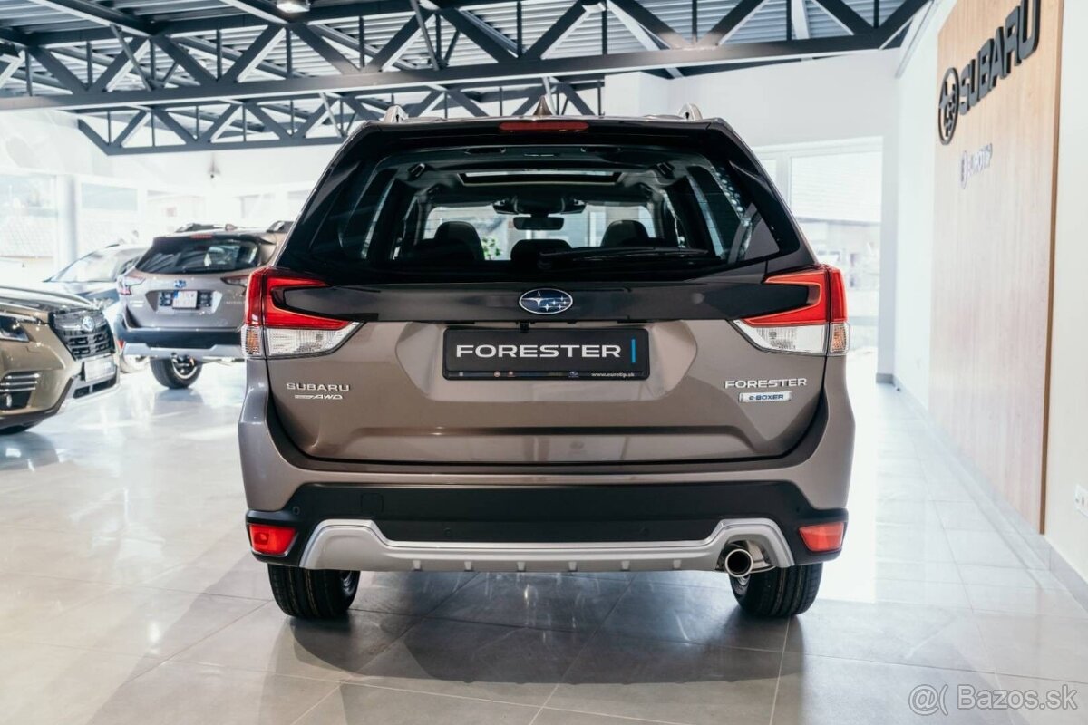 Subaru Forester 2.0i mHEV Premium Lineartronic - 11