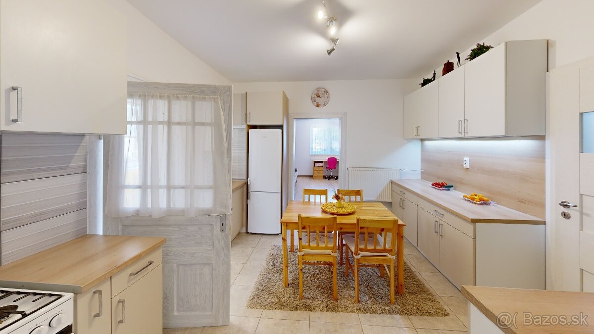 Romantický RD po kompletnej rekonštrukcii v Dolných Salibách - 11