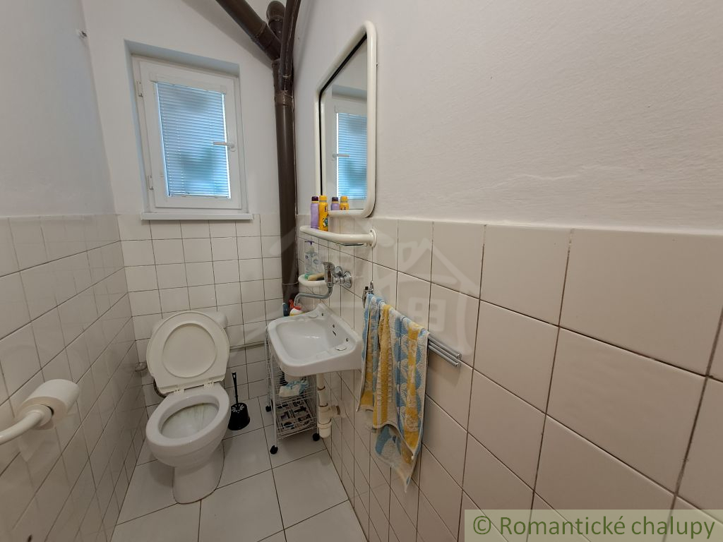 Rodinný 5-izbový dom v kľudnej časti obce Dvorníky - 11