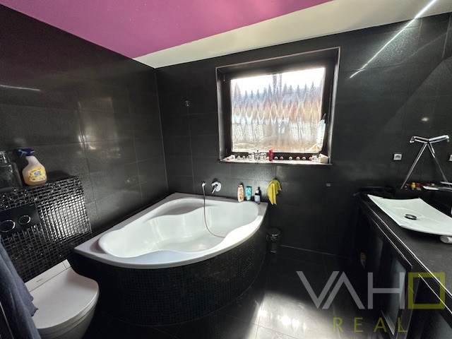 ,,ZNÍŽENÁ CENA ,,NA PREDAJ Luxusný rodinný dom - 11