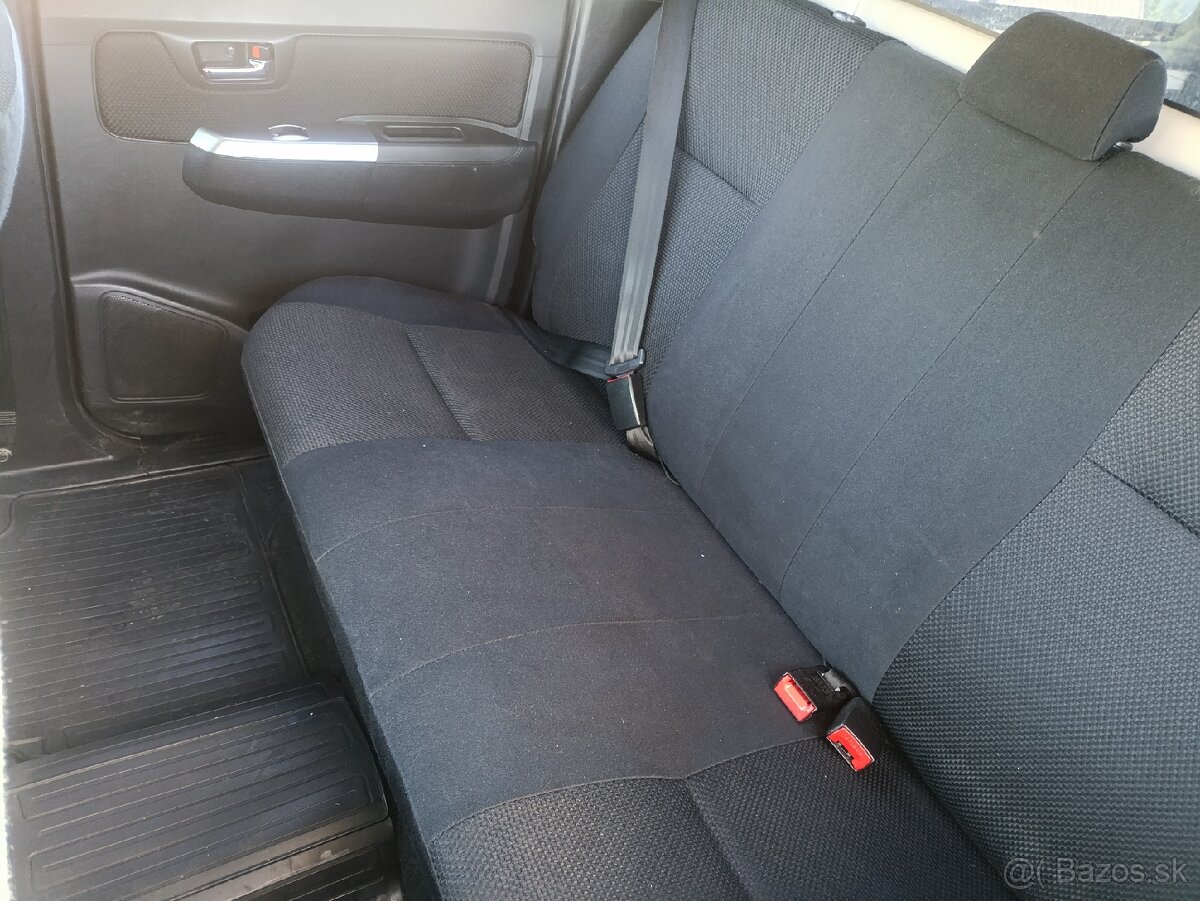 Toyota Hilux 2.5 D-4D MT - 11