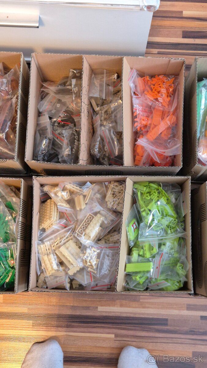 Lego 34,3 kg - 32 000 ks - 11