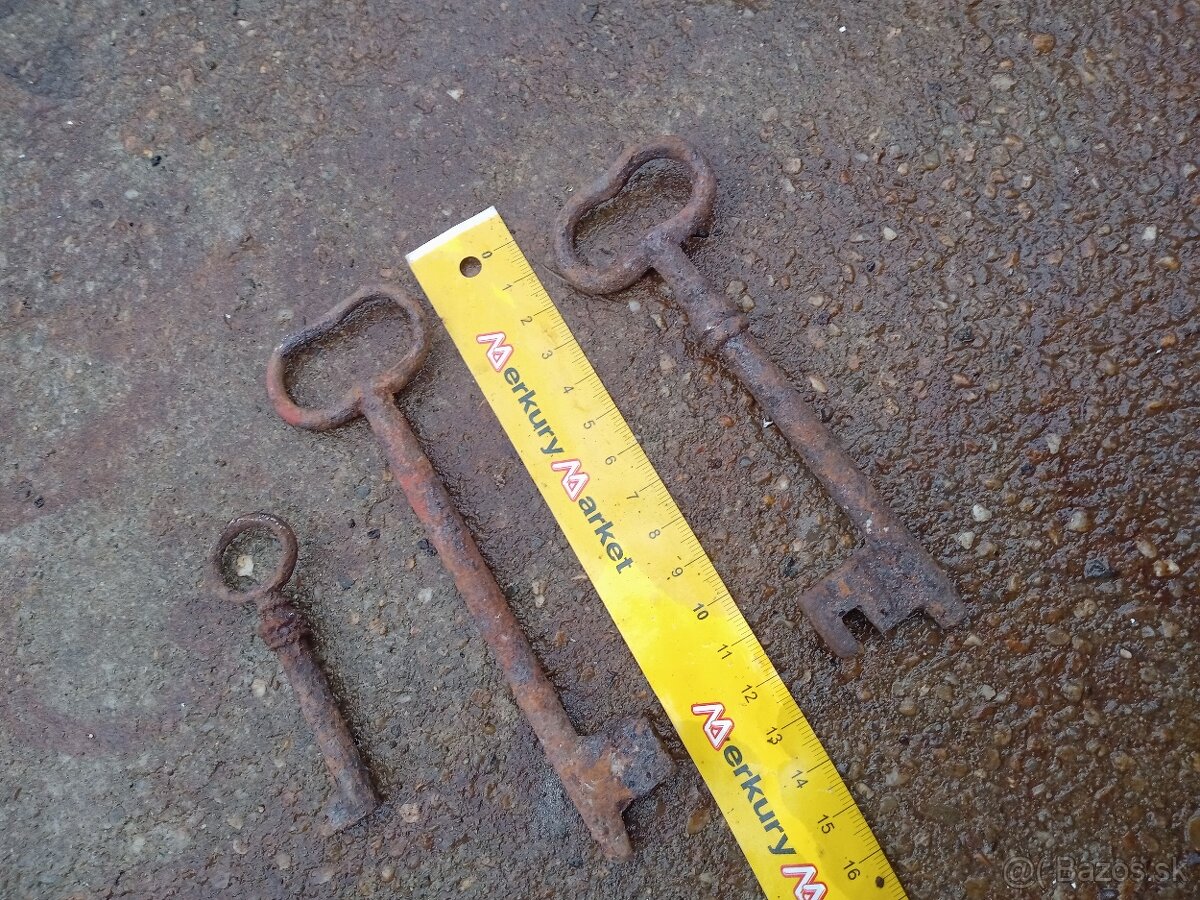 Mažiar.kluce staré do zámku - 11