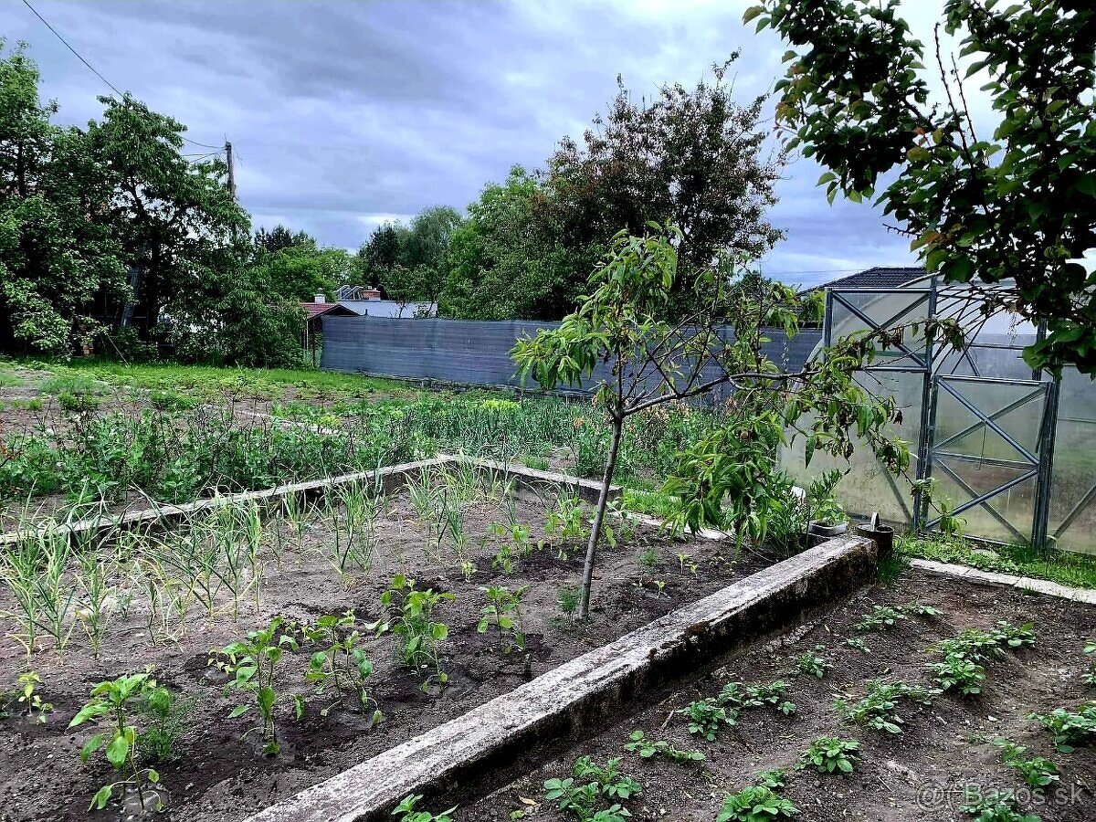 Na predaj samostatne stojací 6-izbový RD/ Hradec - 11