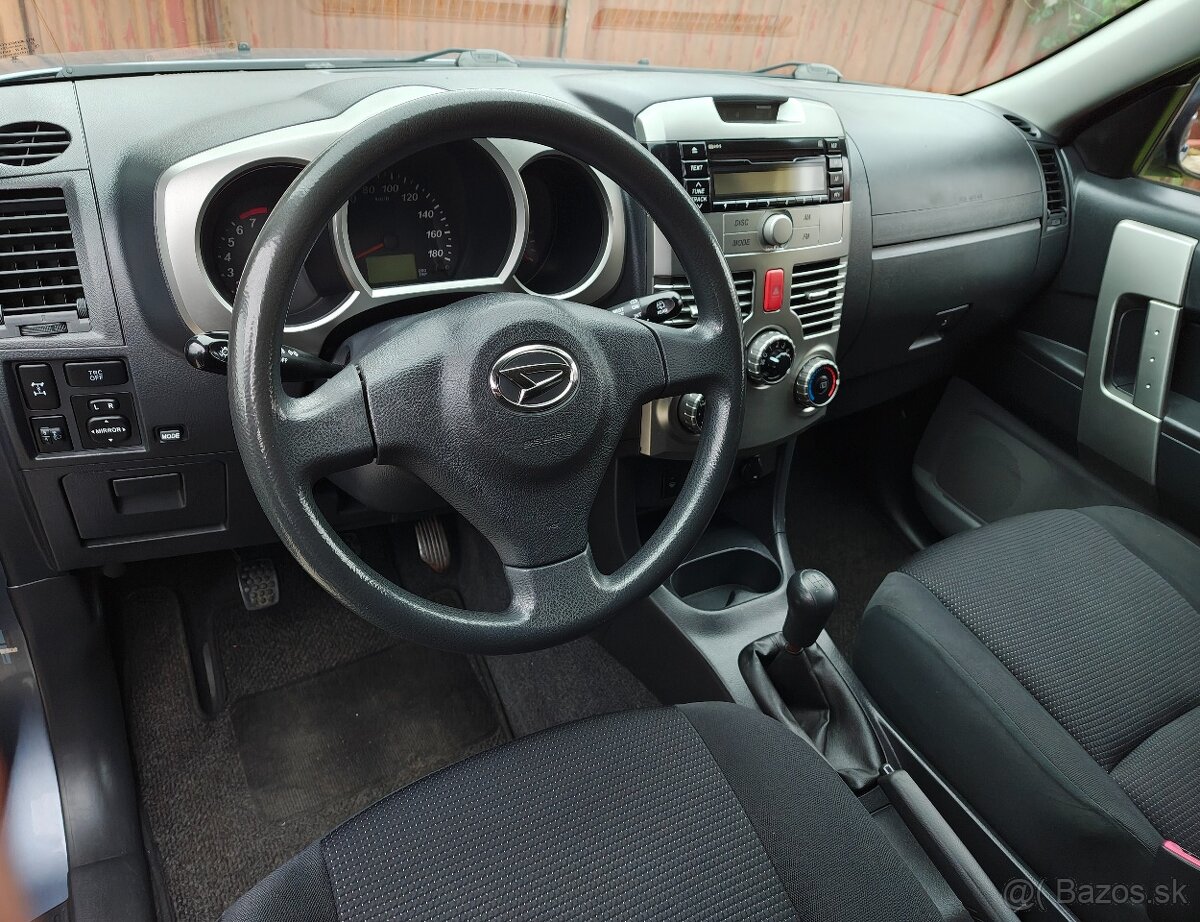 •DAIHATSU TERIOS 1.5i, 4x4, 77 kW, 5-st. manuál, r.v. 2006• - 11