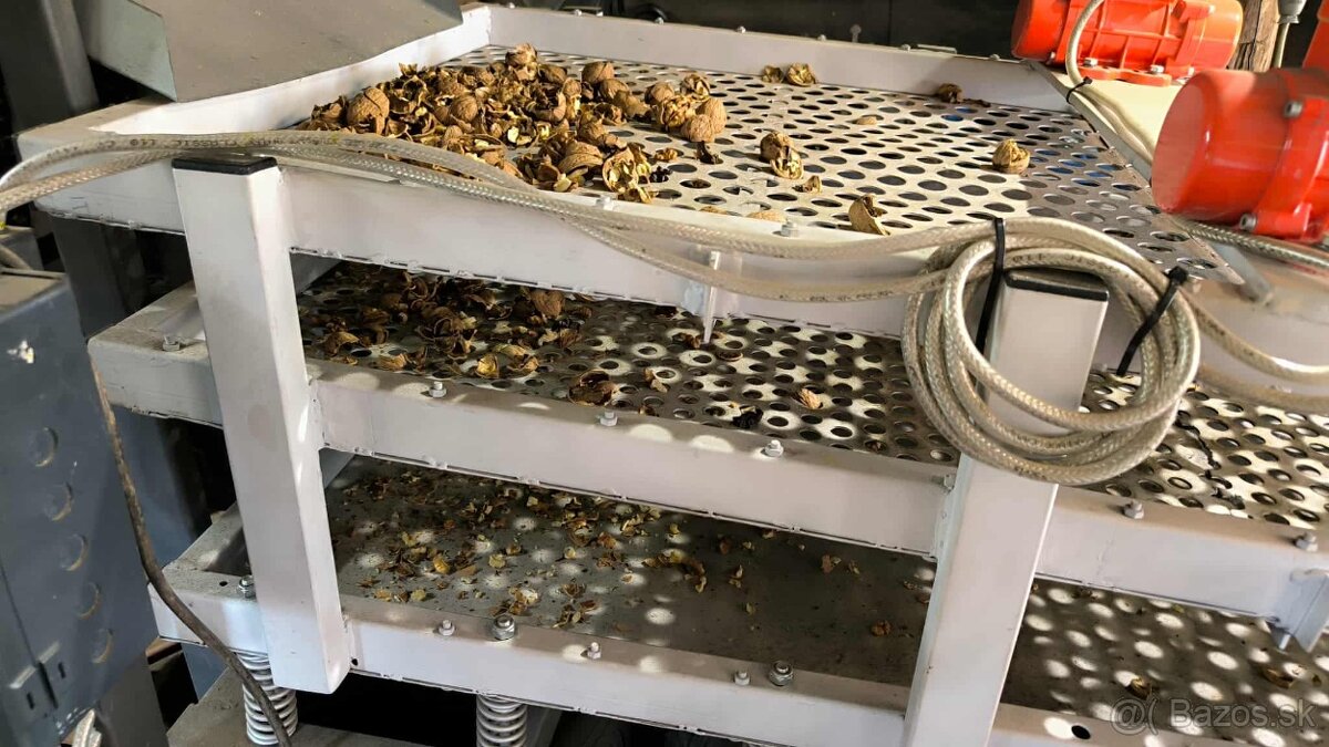 Stroj na lúskanie vlašských orechov so separátorom - 11