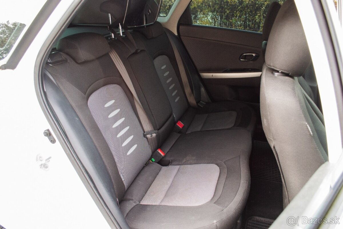 Kia Ceed SW 1.6 GDI - 11