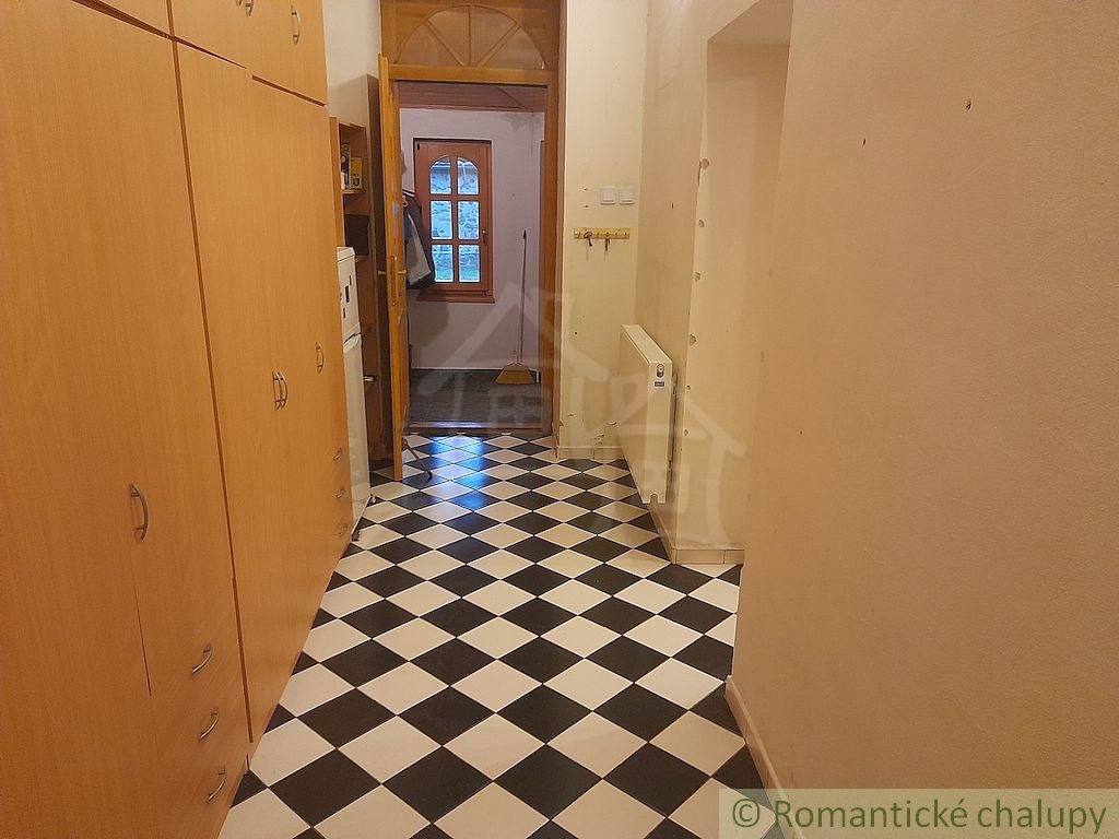 Kamenný dom neďaleko Banskej Štiavnice s cca 70-árovým poz - 11