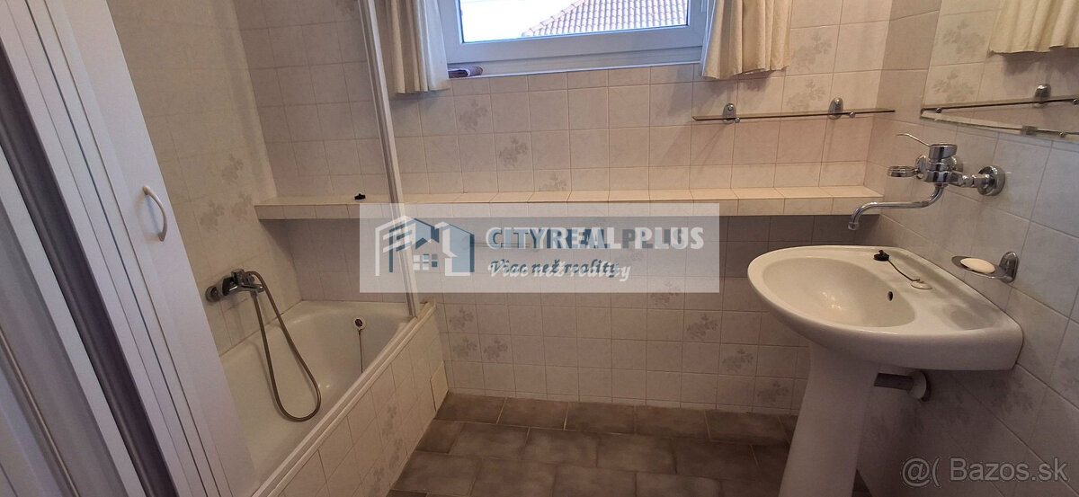 Ponúkame na prenájom 6 izbový rodinný dom v Nových Zámkoch z - 11