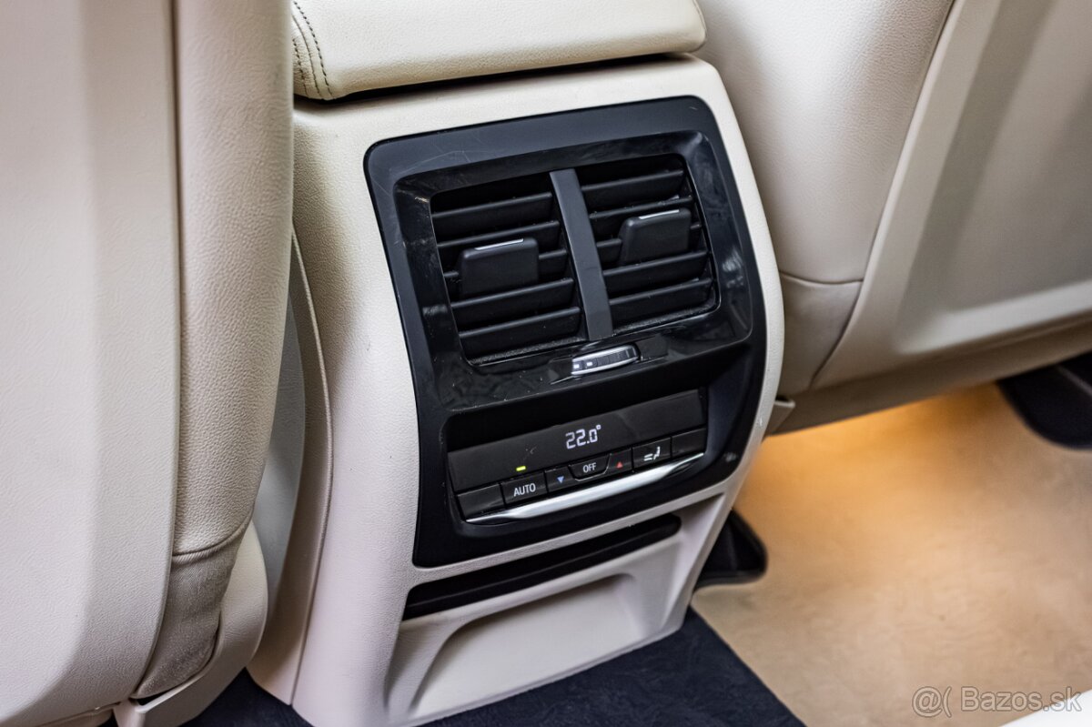 BMW X3 xDrive20d 140kW / Panoráma / - 11