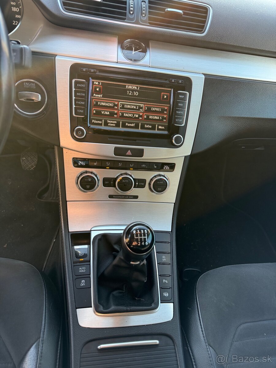 Predám VW Passat B7 2.0 tdi 130kw sedan - 11