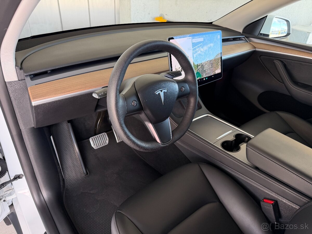 Tesla Model Y Long Range Dual Motor 4x4 + Ťažné zariadenie - 11
