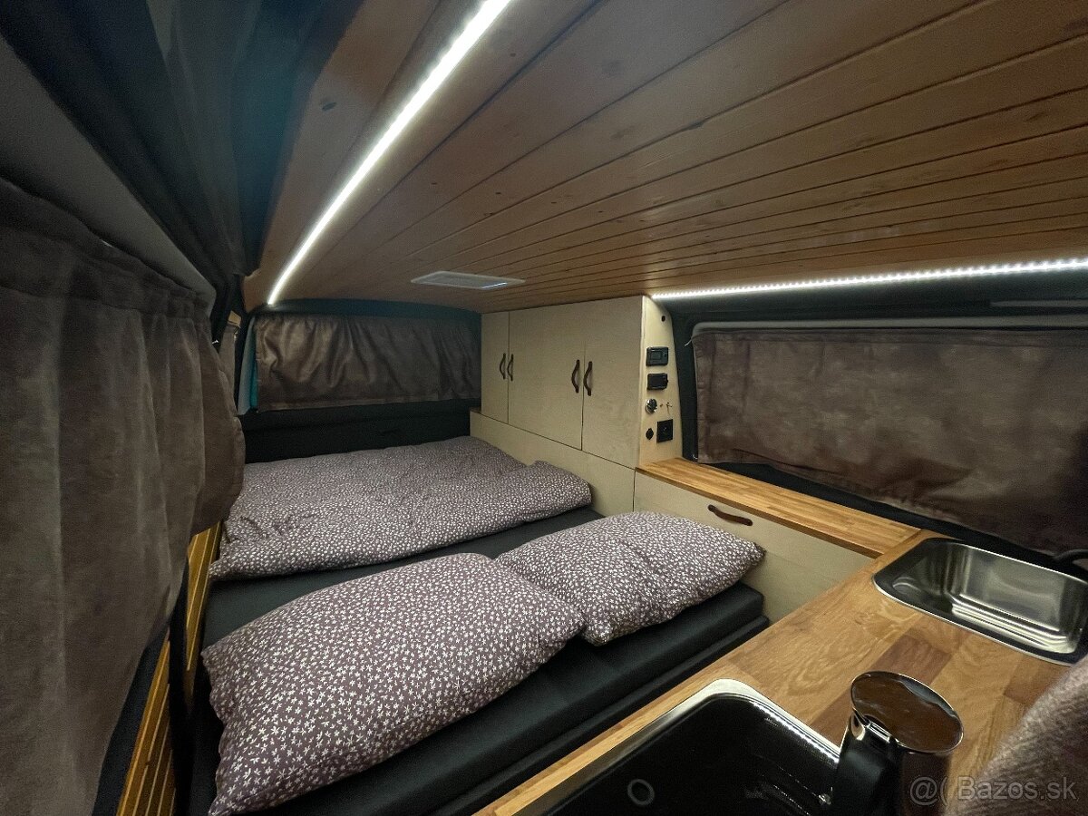 Obytná dodávka Volkswagen T4 Caravelle Long - 11