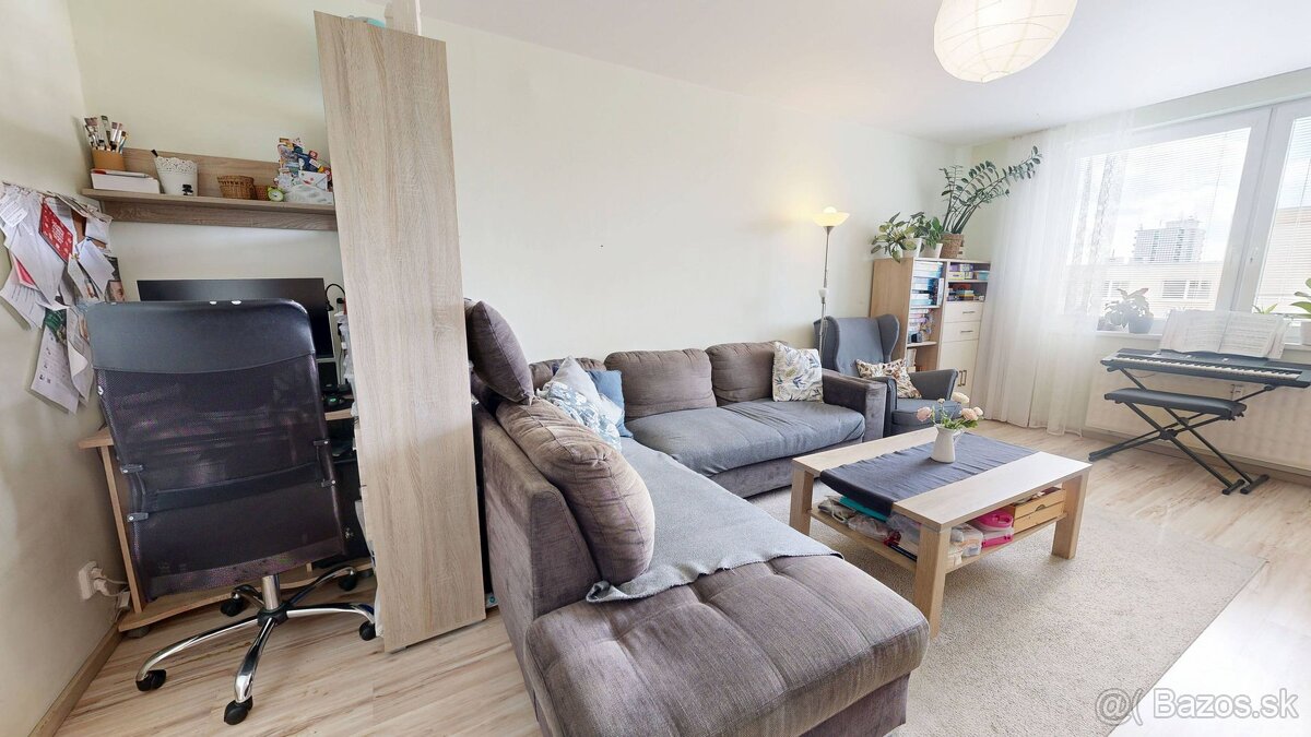 Ponúkame na predaj priestranný 3-izbový byt s loggiou na síd - 11