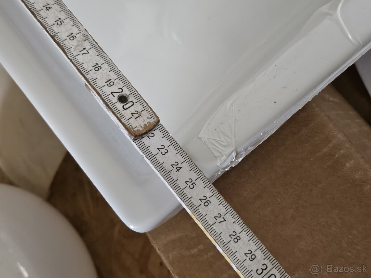 Predám malé umývadlo, podsvietené zrkadlo, luster a skrinku - 11