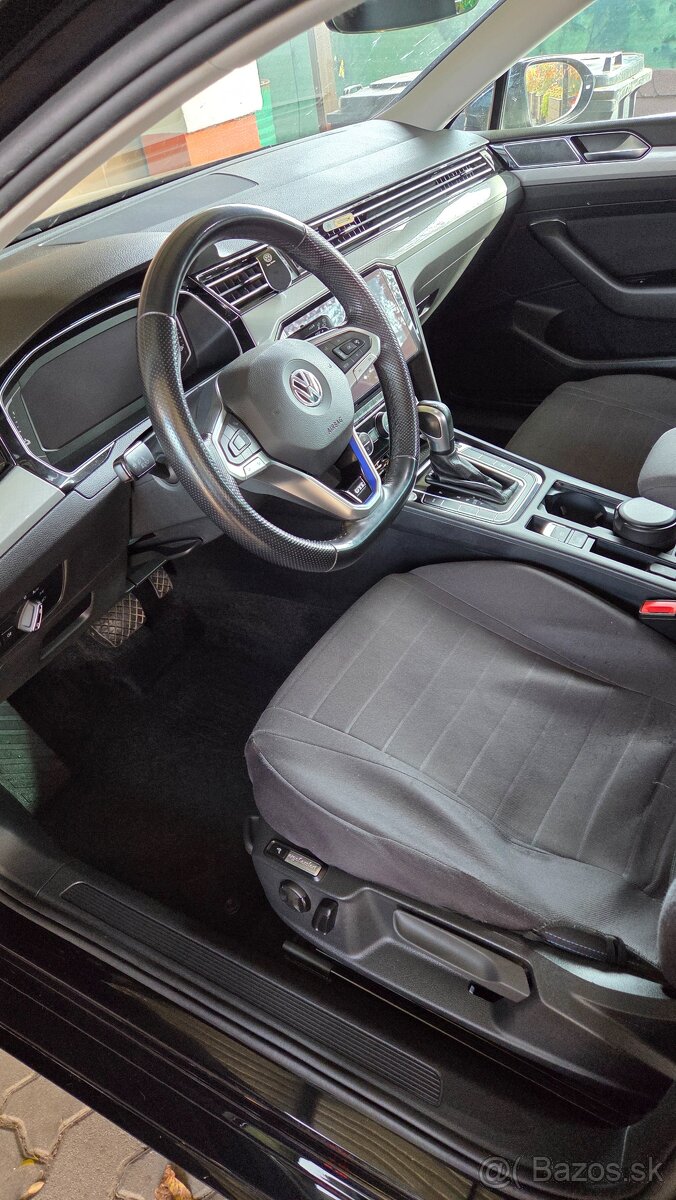 Volkswagen Passat Variant GTE - Benzín - elektro - 11