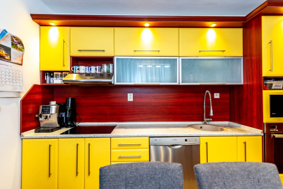 Vkusne zrekonštruovaný 3-izbový byt s loggiou na sídl. Juh - 11