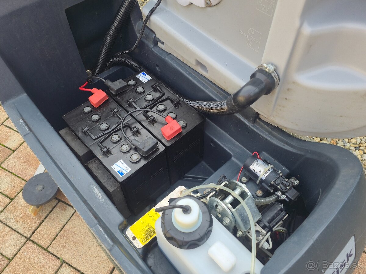 Podlahový čistiaci stroj Nilfisk BA 651 - 11