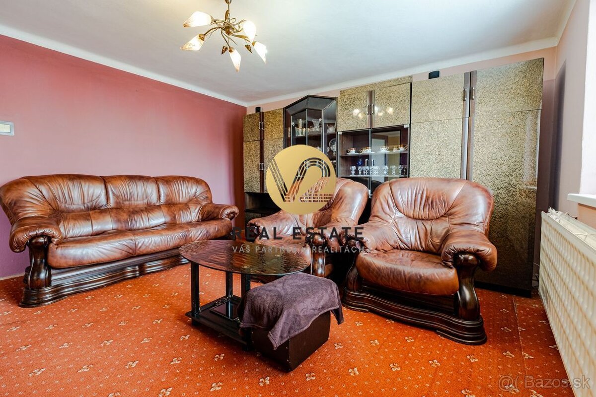 Ponúkame na Predaj - Priestranný Rodinný dom, slnečný pozem - 11