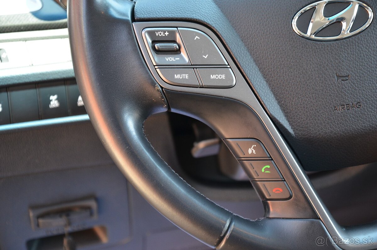 Hyundai Santa Fe 2,2 CRDi PREMIUM 4x4 AT6 145KW - 11